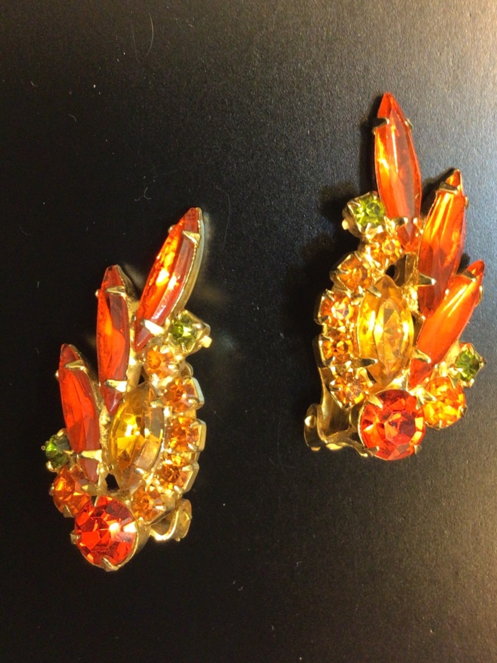 Vintage 1960s Juliana DeLizza & Elster (D&E) Rhinestone Clip-on Earrings